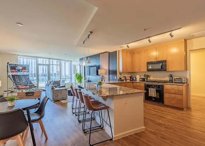 Stylish 1br Highrise Dt, Parking, Pool, Gym, W-d, Golf Apartment
