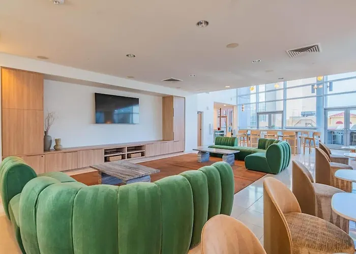 Stylish 1br Highrise Dt, Parking, Pool, Gym, W-d, Golf Apartment Phoenix