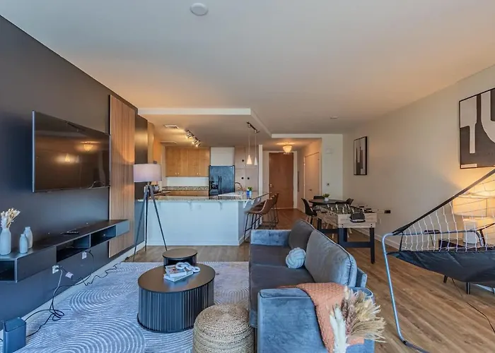 Stylish 1br Highrise Dt, Parking, Pool, Gym, W-d, Golf *