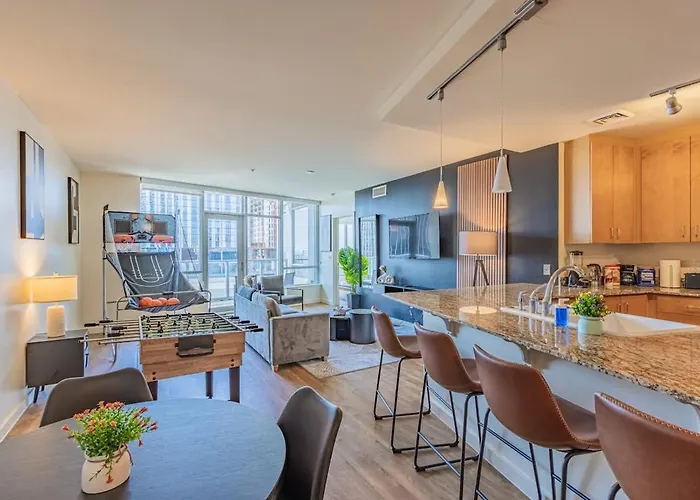 Stylish 1br Highrise Dt, Parking, Pool, Gym, W-d, Golf