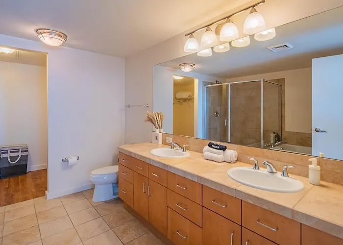 Apartment Stylish 1br Highrise Dt, Parking, Pool, Gym, W-d, Golf Phoenix