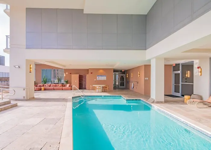 Stylish 1br Highrise Dt, Parking, Pool, Gym, W-d, Golf * Phoenix