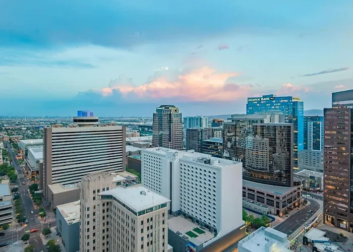 Stylish 1br Highrise Dt, Parking, Pool, Gym, W-d, Golf Apartment *