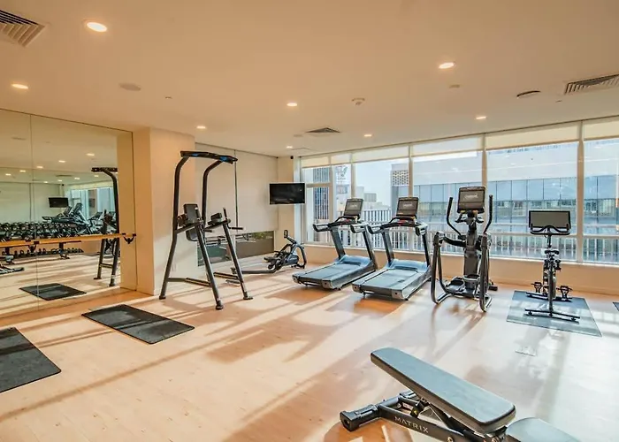 Apartment Stylish 1br Highrise Dt, Parking, Pool, Gym, W-d, Golf *