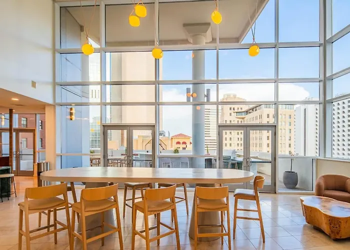 Apartment Stylish 1br Highrise Dt, Parking, Pool, Gym, W-d, Golf Phoenix