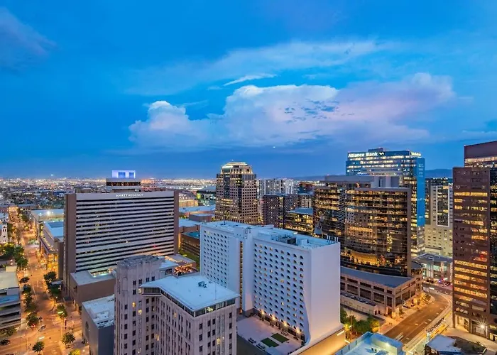 Stylish 1br Highrise Dt, Parking, Pool, Gym, W-d, Golf