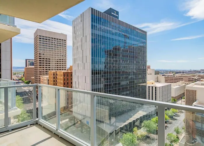 Stylish 1br Highrise Dt, Parking, Pool, Gym, W-d, Golf Apartment Phoenix