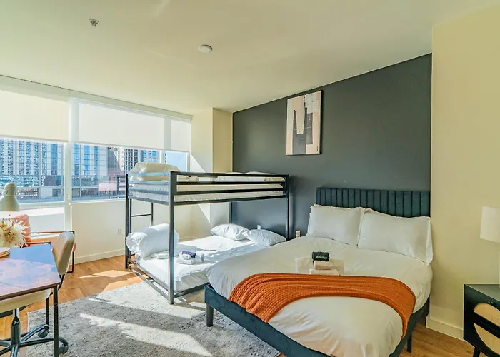 Stylish 1br Highrise Dt, Parking, Pool, Gym, W-d, Golf Apartment Phoenix