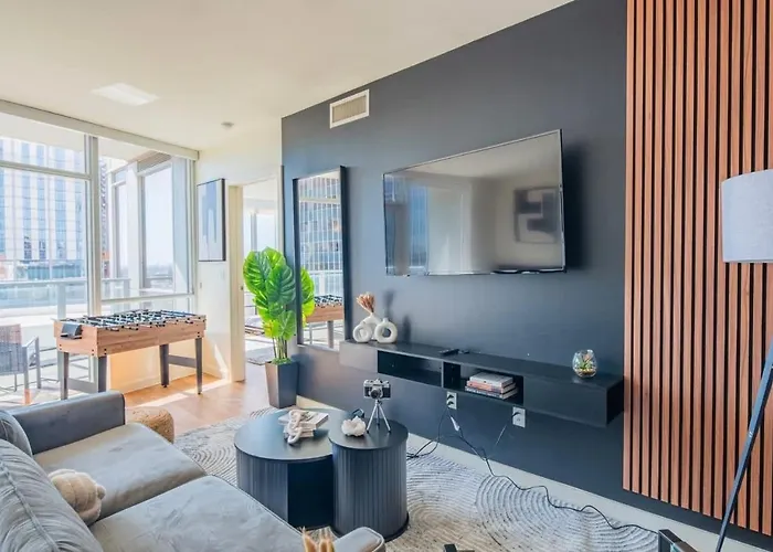 Stylish 1br Highrise Dt, Parking, Pool, Gym, W-d, Golf Phoenix